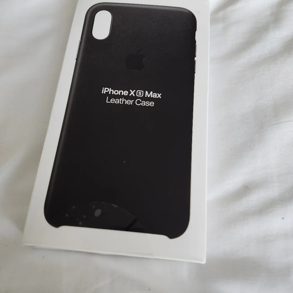 Apple iPhone Xs Max Leather Case in Black